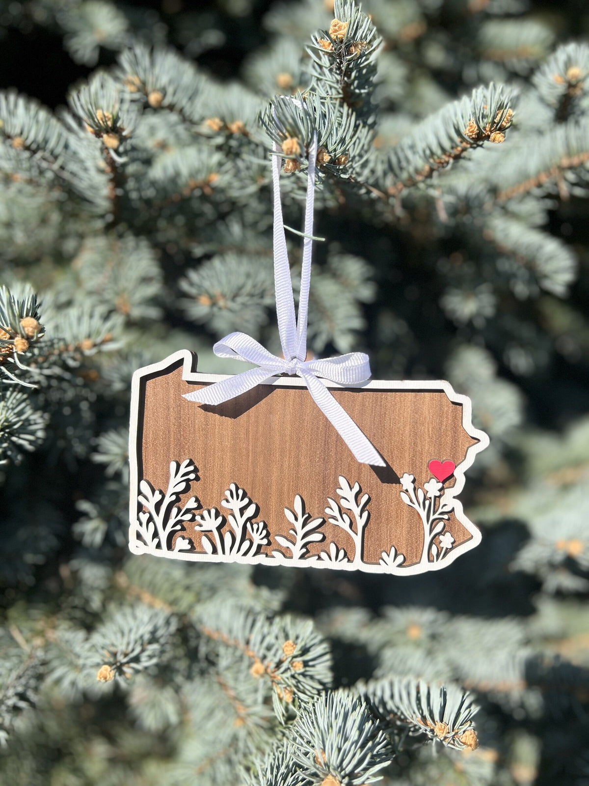 Pennsylvania ornament with a heart on Easton